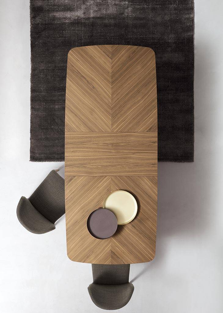 LA TABLE QUI RASSEMBLE